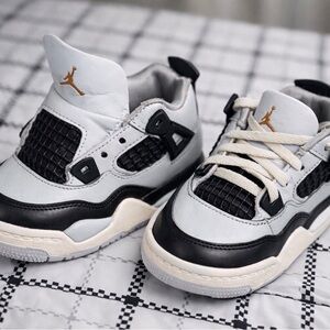 Jordan 4 Retro GS PLATINIUN Kids Black and White Sneakers with Gold Accents